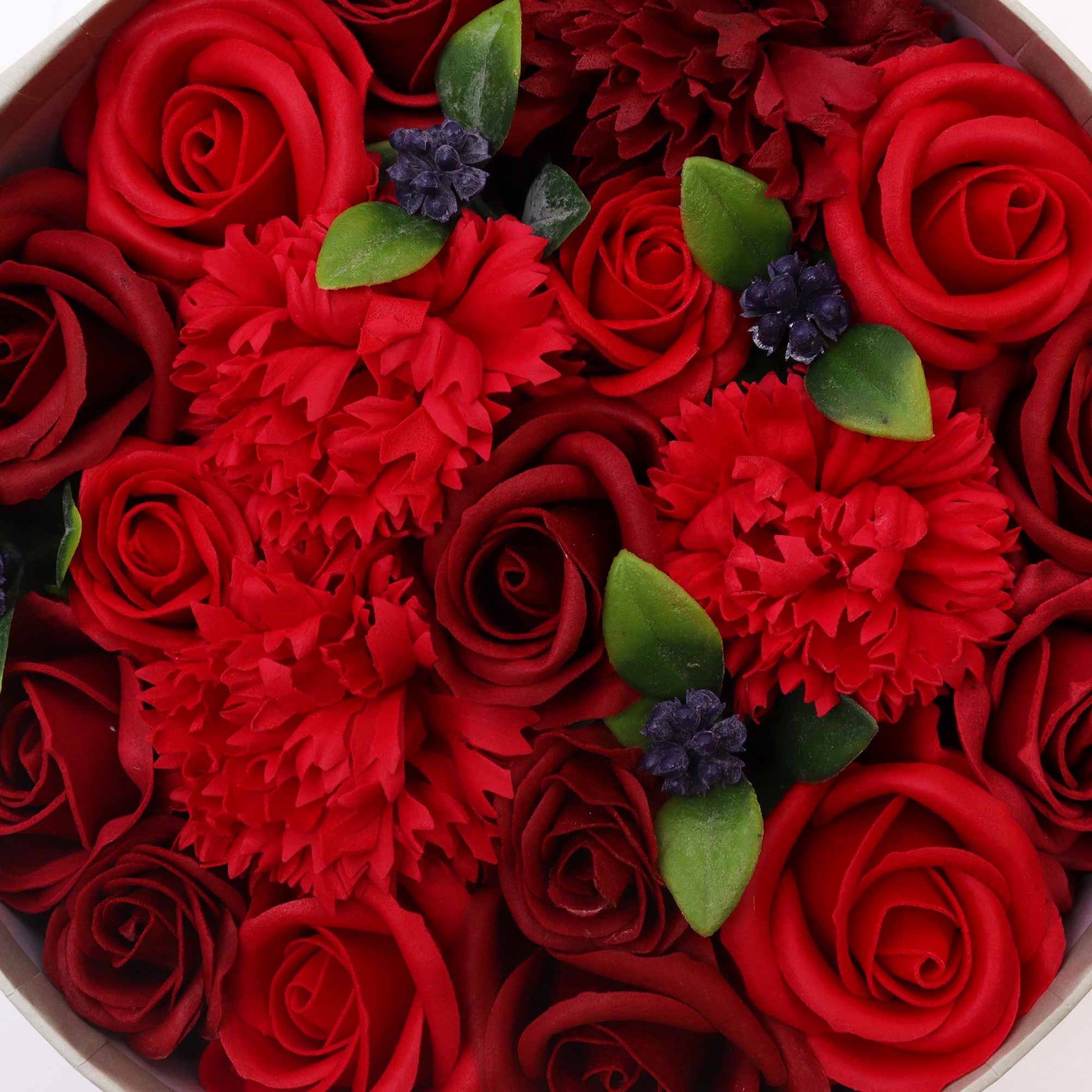 Capture the timeless elegance of red roses in the Soap Flower Gift Round Box. This classic gift set is designed to convey love, romance, and appreciation in a truly beautiful way.